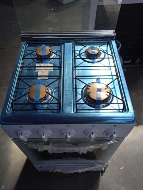 Freestanding 4 PLATE GAS STOVE AND GAS OVEN SHOP SOILED NOT BOXED